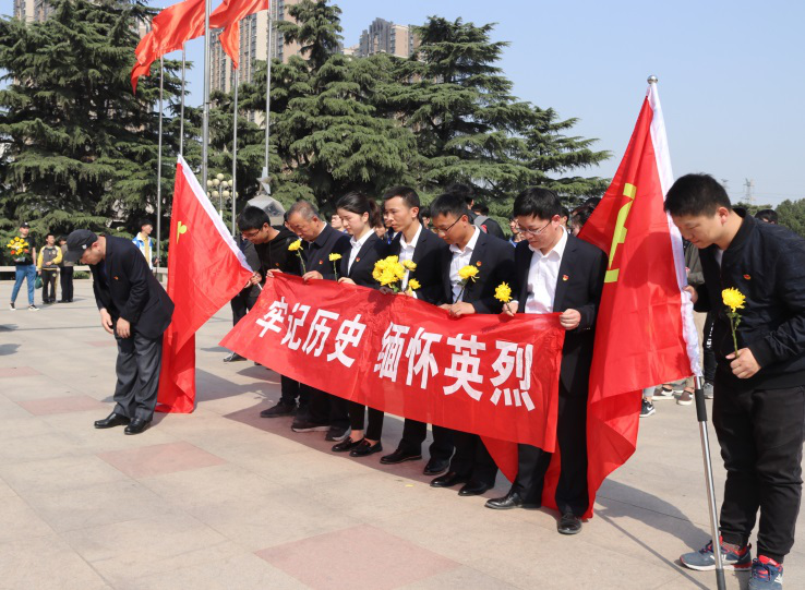 鄭州市政控制節點工程土建07標項目部 組織清明節緬懷革命先烈祭掃活動